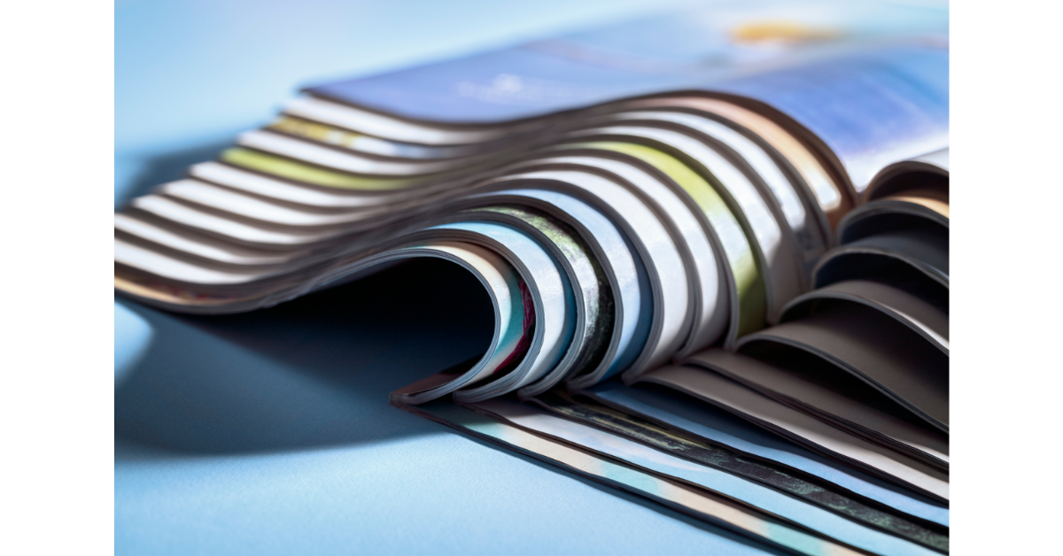 積まれたパンフレット